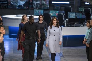 Supergirl -- "Welcome to Earth" -- Image SPG203c_0198 -- Pictured (L-R): Melissa Benoist as Kara/Supergirl, David Harewood as Hank Henshaw, Chyler Leigh as Alex Danvers, and Lynda Carter as President Olivia Marsdin -- Photo: Diyah Pera/The CW -- ÃÂ© 2016 The CW Network, LLC. All Rights Reserved