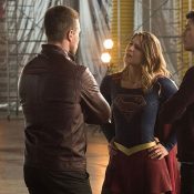 The Flash -- "Invasion!" -- Image FLA308b_0397.jpg -- Pictured (L-R) Stephen Amell as Oliver Queen, Melissa Benoist as Kara/Supergirl and Grant Gustin as Barry Allen -- Photo: Dean Buscher/The CW -- ÃÂ© 2016 The CW Network, LLC. All rights reserved