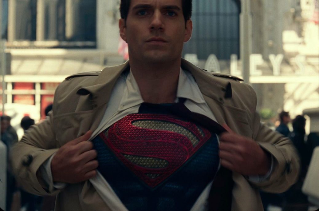 Henry Cavill Superman camisa abierta