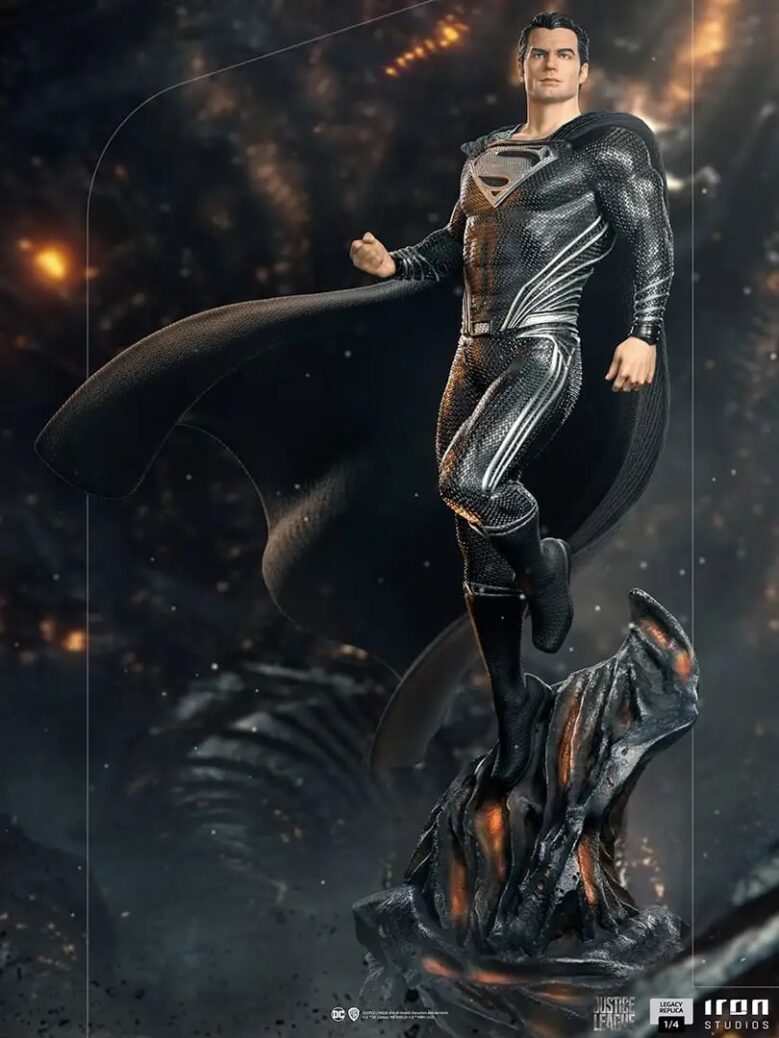 Figura de Superman Black Suit - Legacy Replica de Iron Studios