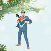 Hallmark anuncia el adorno de navidad de Clark Kent
