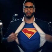 Jayson Tatum se convierte en el Superman del baloncesto en la nueva promoción de la película