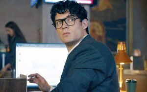 James Gunn revela que Clark Kent tiene gafas hipnóticas para proteger su identidad de Superman