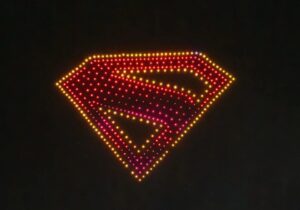 Espéctaculo de drones en Madrid para promocionar «SUPERMAN»