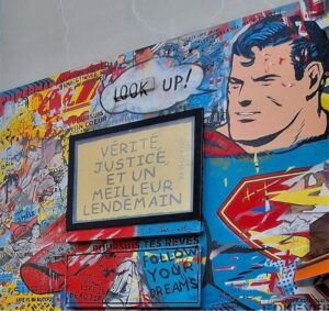 Mural de Superman en un barrio de París