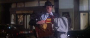 Funko de Clark Kent abriéndose la camisa