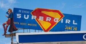 Una nueva valla publicitaria de «Supergirl» llega al corazón de Los Ángeles